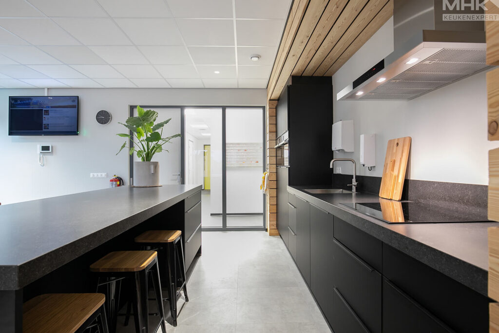 05_Aarts_Keuken_Wand_Zwart_Seeters