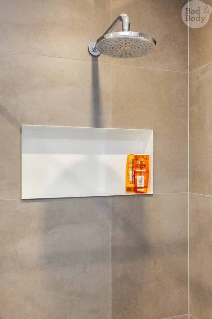 27_2020_Bruggink_KleinNibbelink_Lichtbruin_Badkamer_S_HR-1600×2400-1